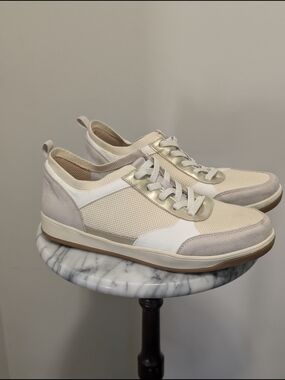 Sneaker